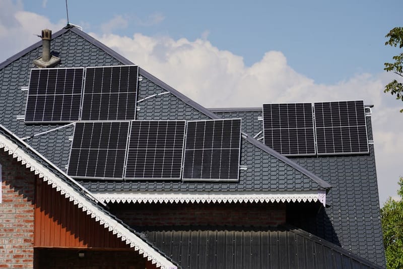 Solar + EV: How to Charge for Almost Free (UK 2026)